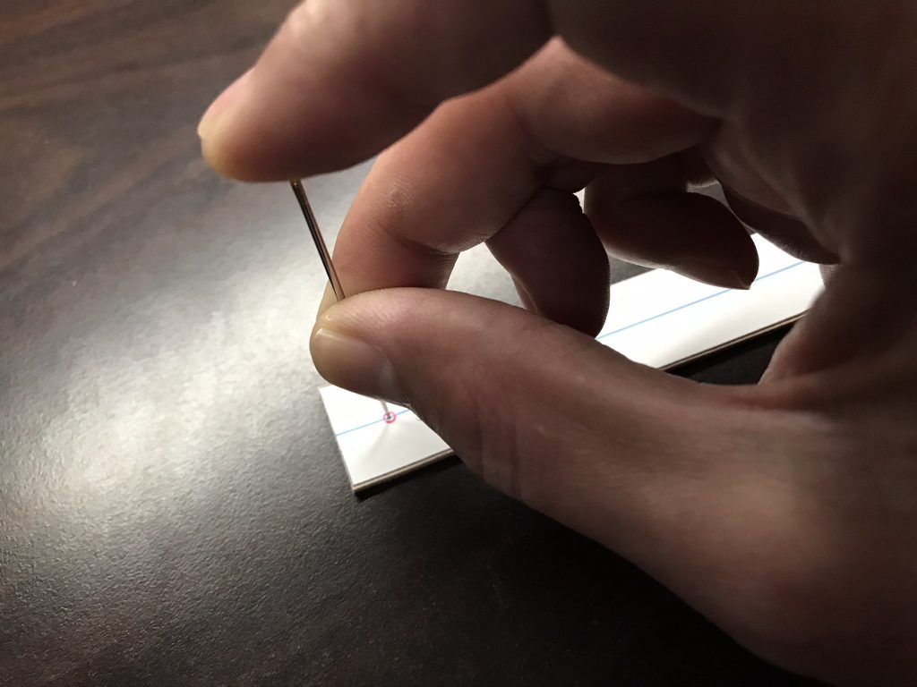 型紙から穴を開ける位置を付ける